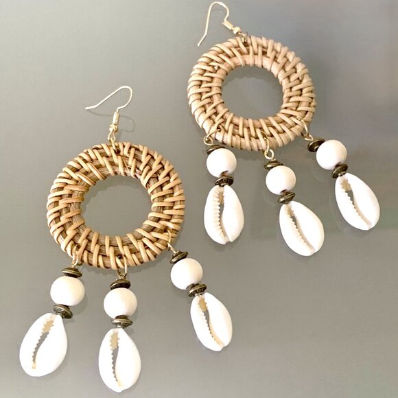 4 1/8"L Beachy Rattan Natural Cowrie Seashell Beaded Tassels Dangle Earrings New - Picture 3 of 5